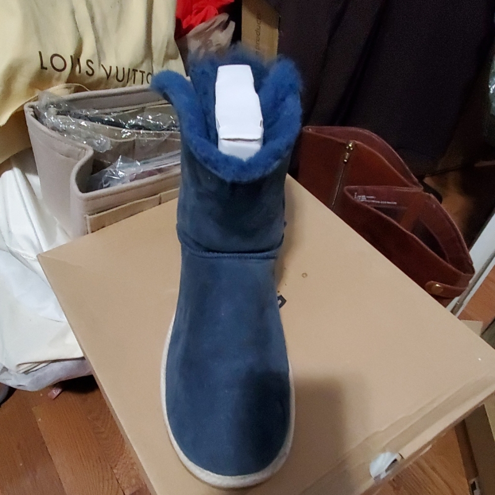 Uggs..THESE WAS PURCHASED FROM NORDSTROM'S